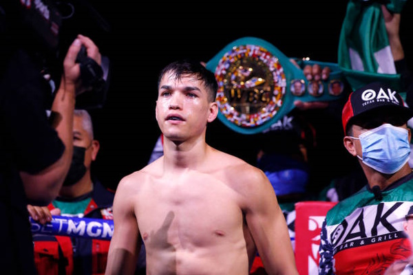 Figueroa Captures Interim World Title At 126 Lbs, Beats Magsayo In Close Fight featured image