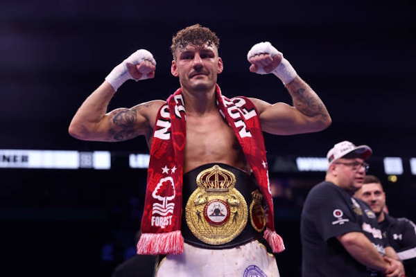 Leigh Wood Prevails Over Hard-Hitting Mauricio Lara To Retake World Title featured image