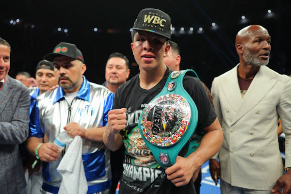 Jaime Munguia's KO Streak Broken In Victory Over Derevyanchenko featured image