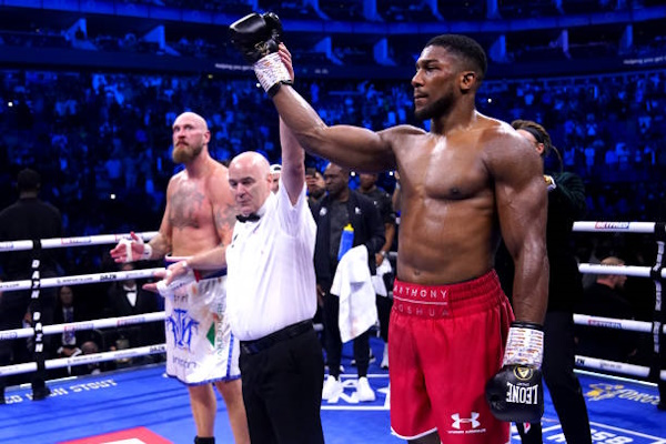 Anthony Joshua Wins By KO Despite Very Timid Performance featured image