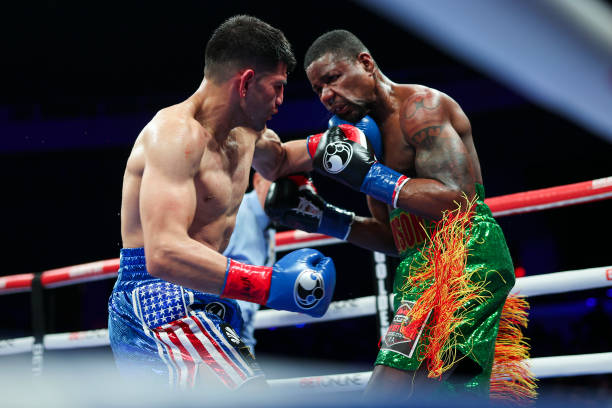 Gilberto Ramirez Sets Cruiserweight Division Straight As He Beats Inactive Goulamirian To Become WBA Champion image 2