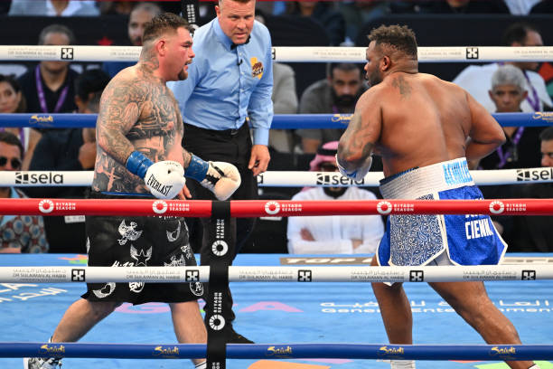 Terence Crawford Narrowly Makes It Past Tough And Skilled Israil Madrimov To Become 4-Weight Champion image 6