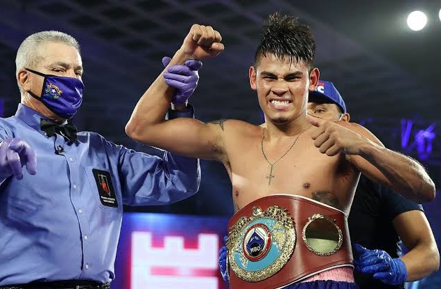 Emanuel Navarrete Dominates To Retain WBO Title In KO Victory Over Oscar Valdez featured image